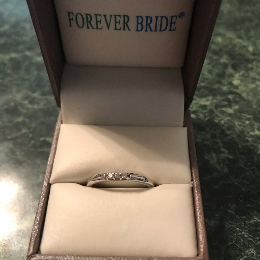 10K white gold diamond ring